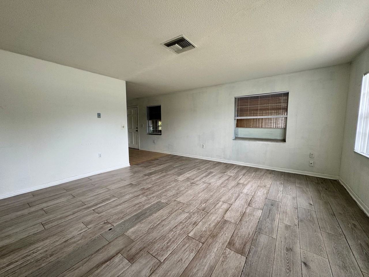 308 N Rockingham Ave - Photo 4 of 14