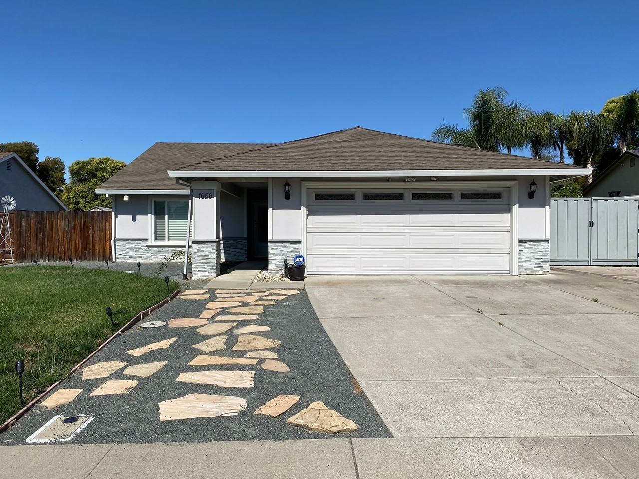 1650 Honeysuckle Rd - Photo 2 of 39