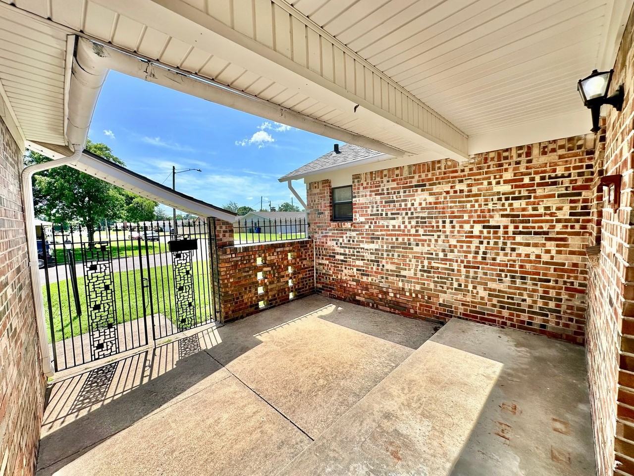 3320 S 82nd East Ave - Photo 3 of 22