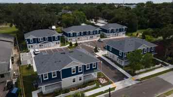 featured image of 923 E Lemon St