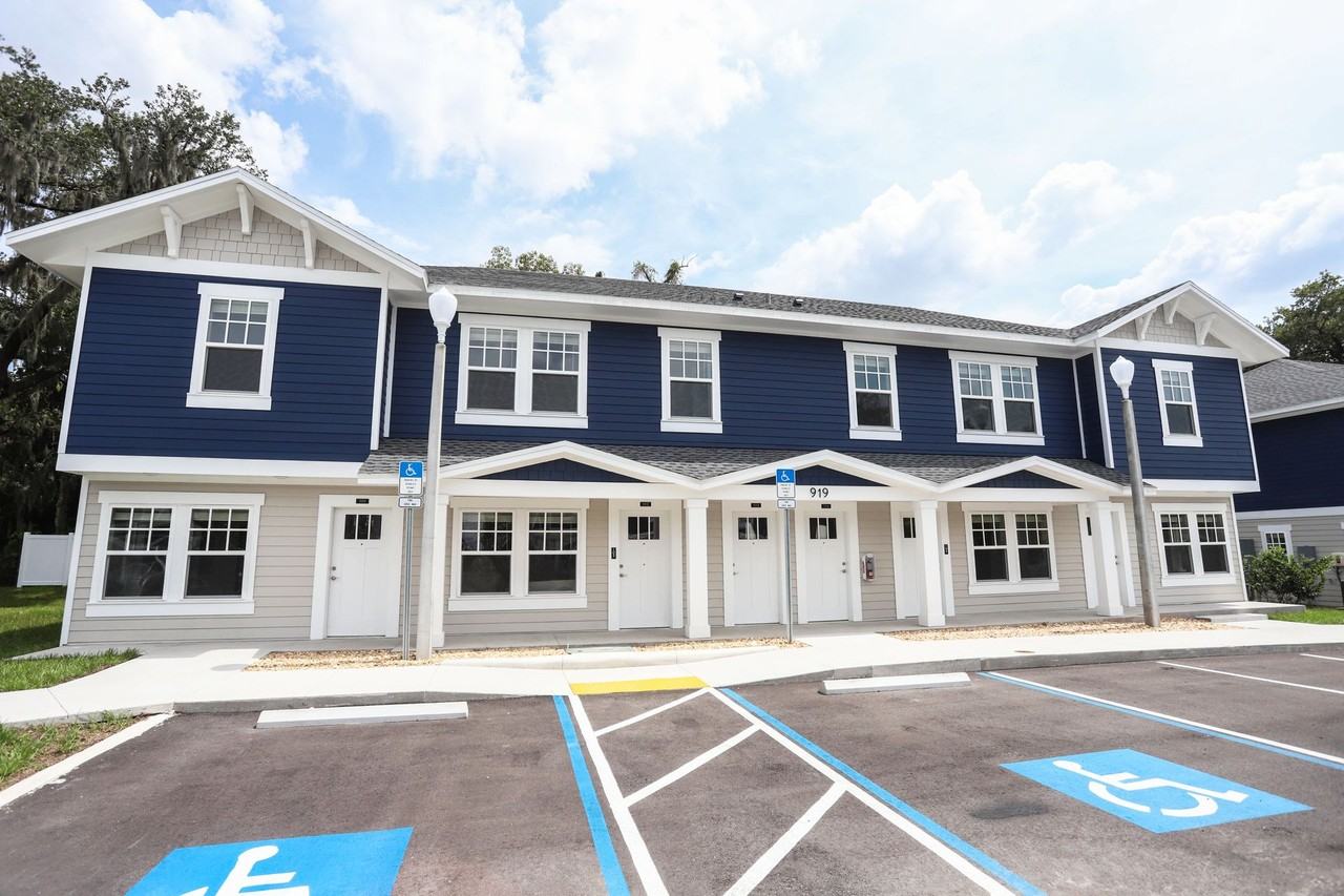 Royal Oak Apartments - Photo 4 of 37