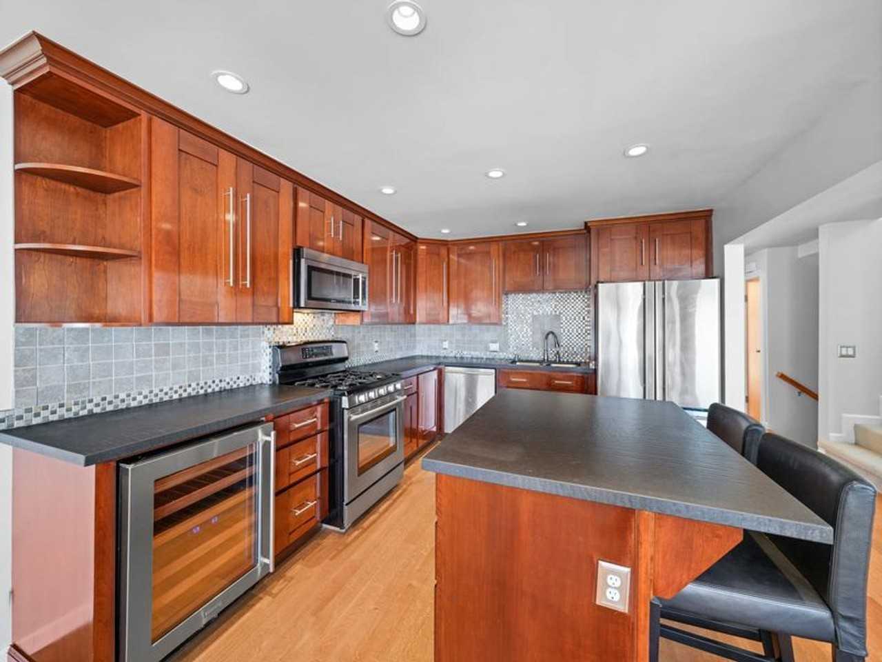 44 Bradford St - Photo 3 of 36