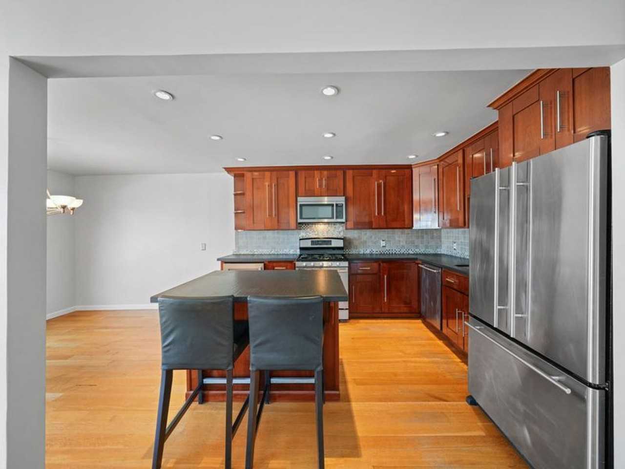 44 Bradford St - Photo 4 of 36