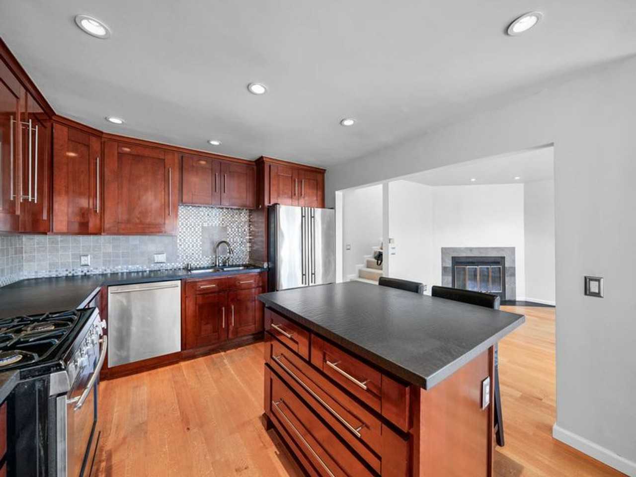 44 Bradford St - Photo 6 of 36
