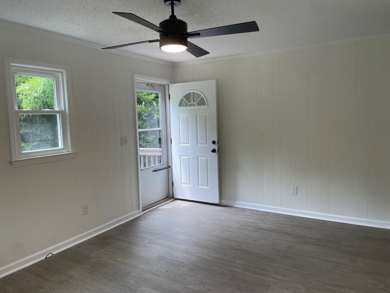 310 Rush Ave - Photo 3 of 20