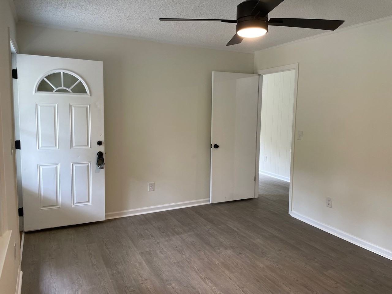 310 Rush Ave - Photo 4 of 20