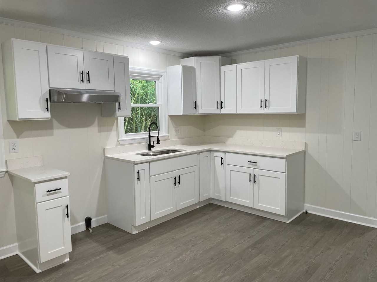 310 Rush Ave - Photo 6 of 20