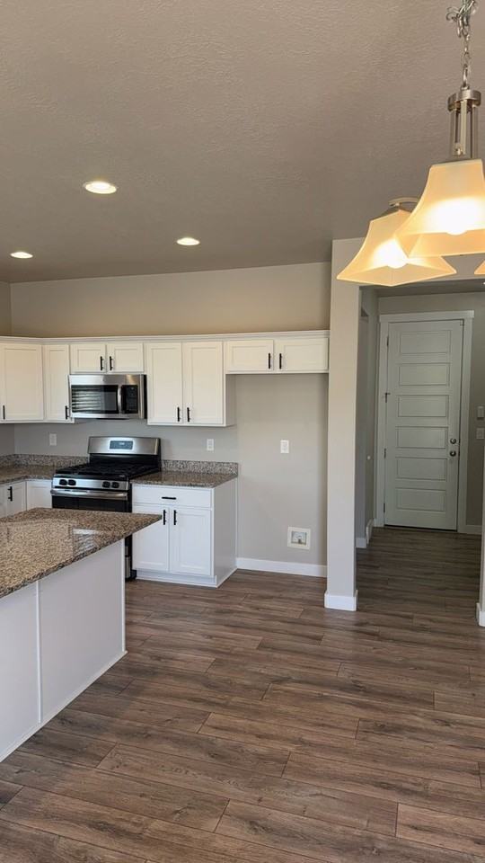 927 N Wahlen Way - Photo 2 of 33