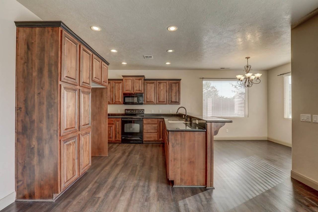 87 W Primrose Ln - Photo 2 of 50