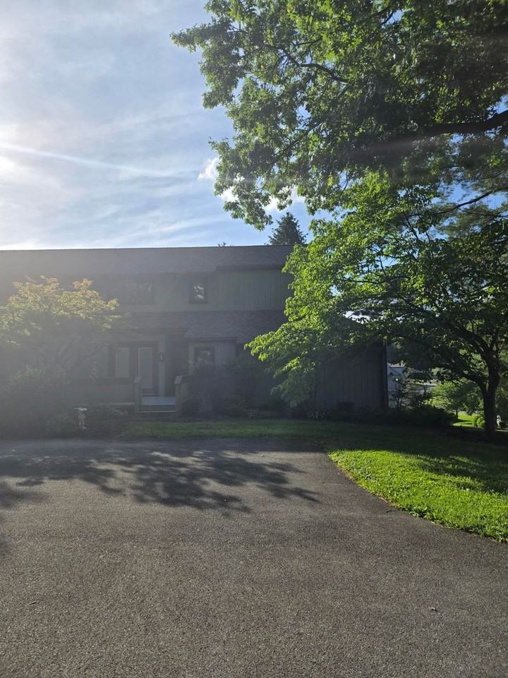 104 Hampton Ct - Photo 2 of 47