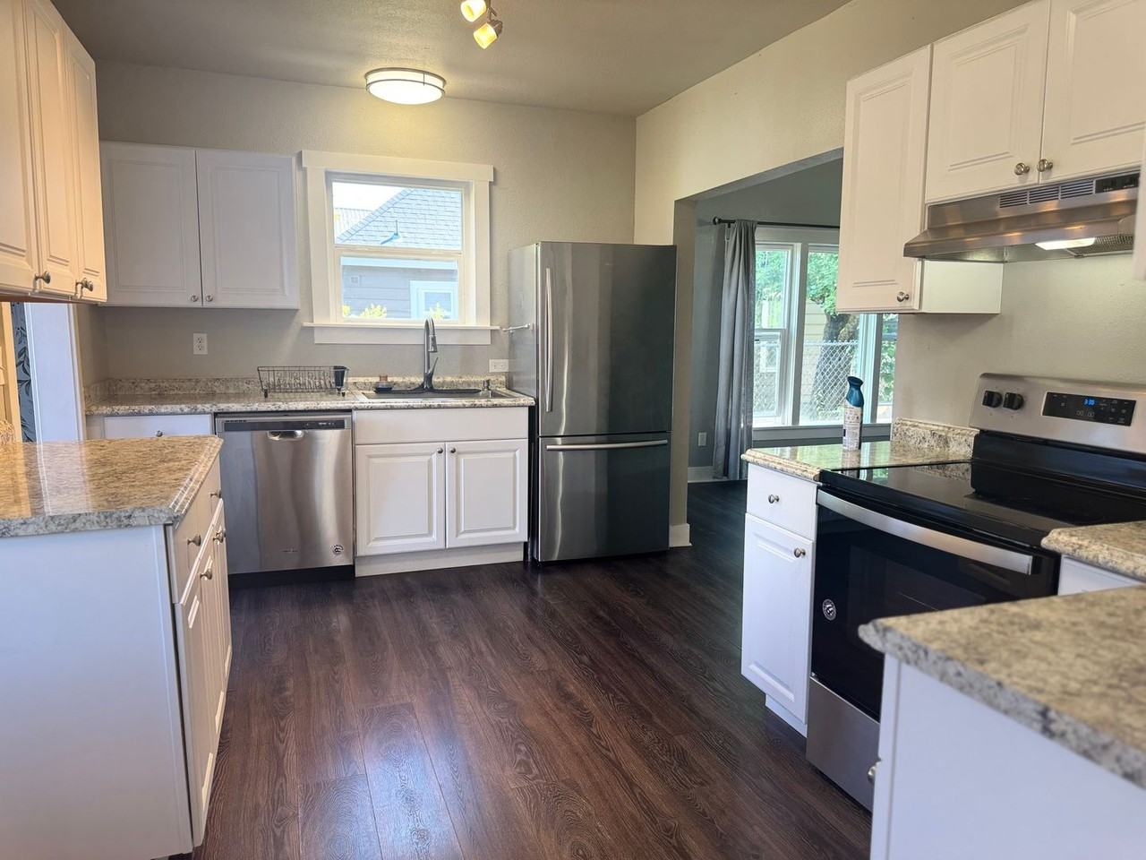 1016 N Tower Ave - Photo 3 of 23