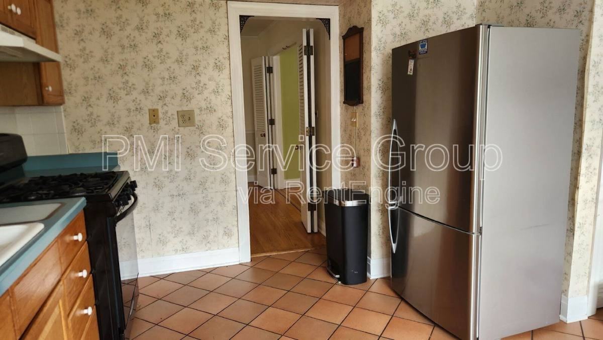 450 E N St - Photo 3 of 10