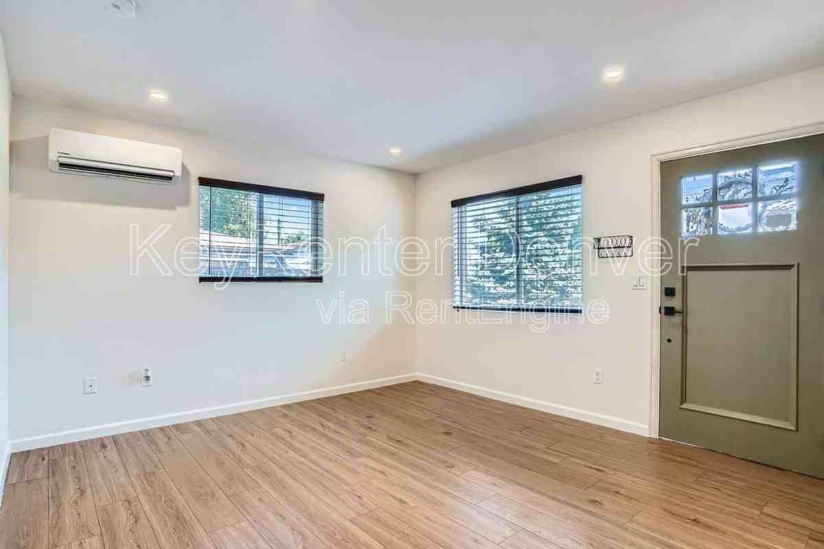 4305 W Exposition Ave - Photo 3 of 10