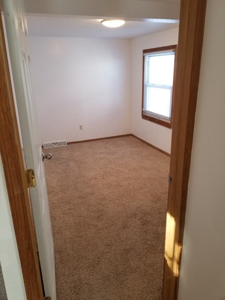 2304 23rd Street Ct - Photo 3 of 10