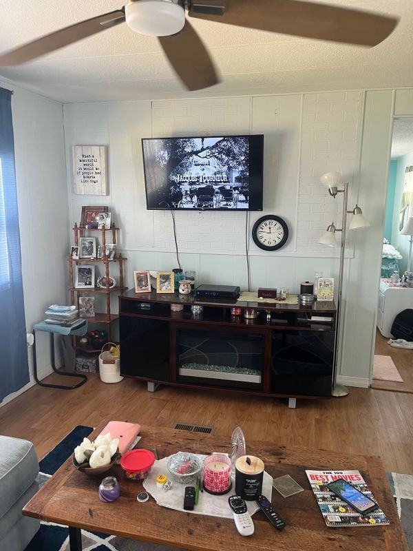 110 Amber Ave - Photo 3 of 4