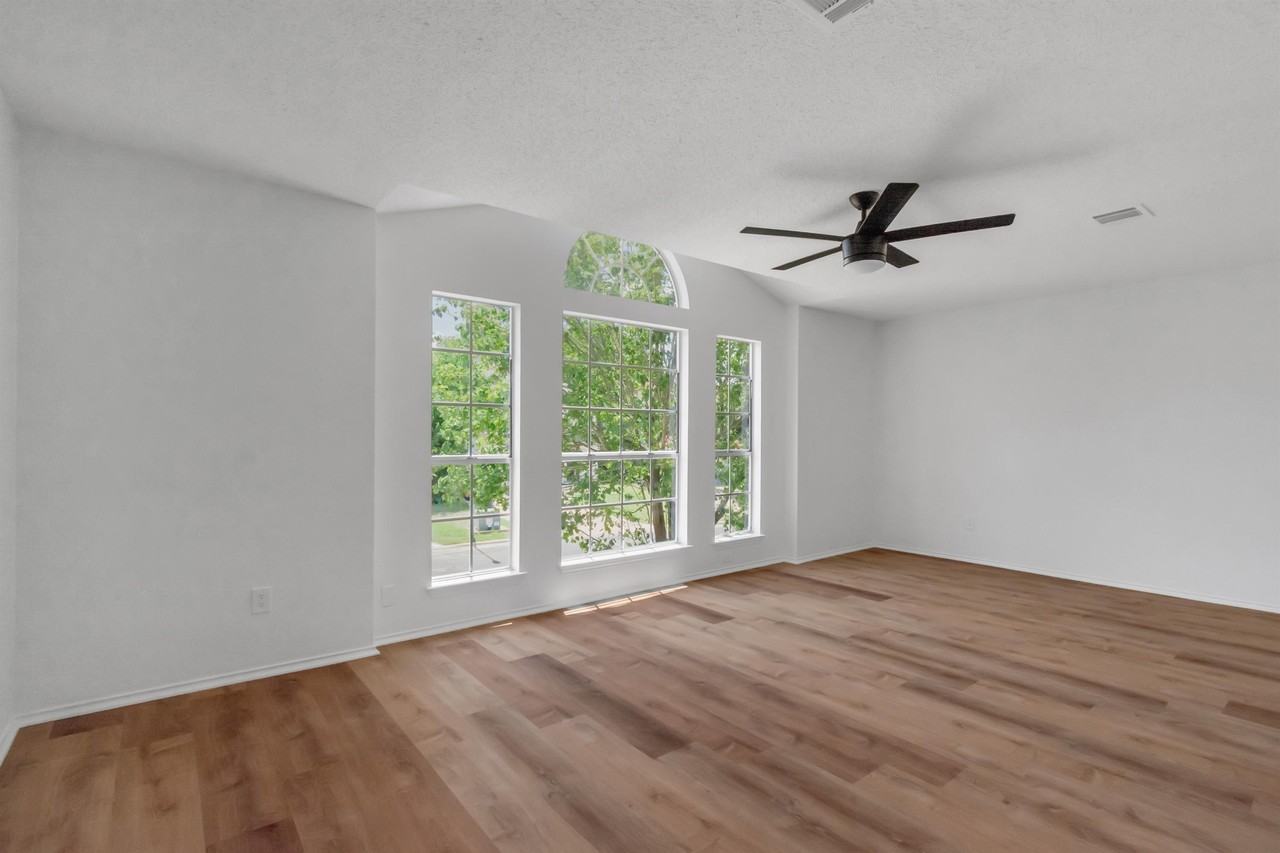 8800 Dandelion Trl - Photo 2 of 28