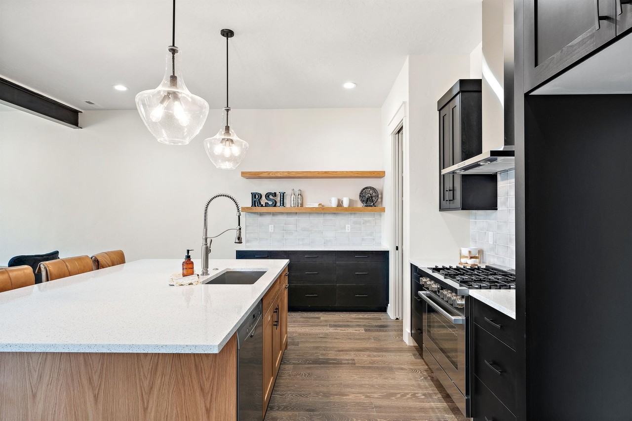 2490 W Iron Coop St #1 - Photo 6 of 32