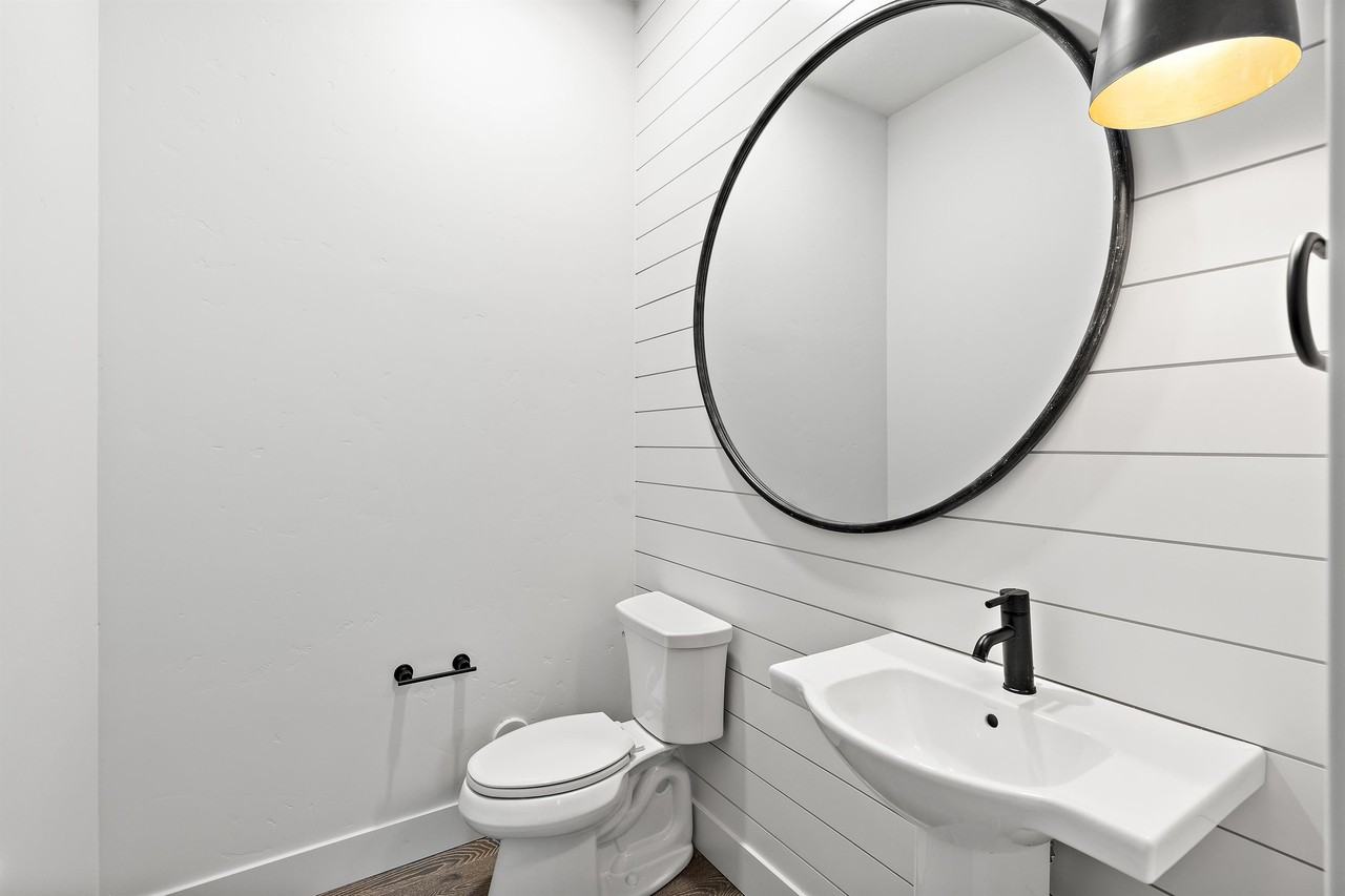 2490 W Iron Coop St #1 - Photo 3 of 32