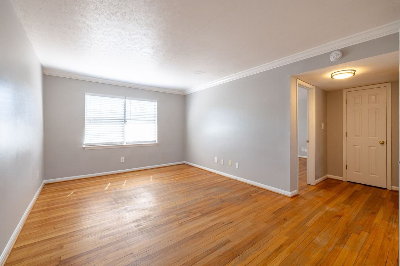 22 22 - 370 Peachtree Hills Avenue NE - Photo 7 of 43