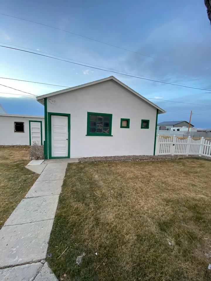 338 N 2nd St - Photo 3 of 13