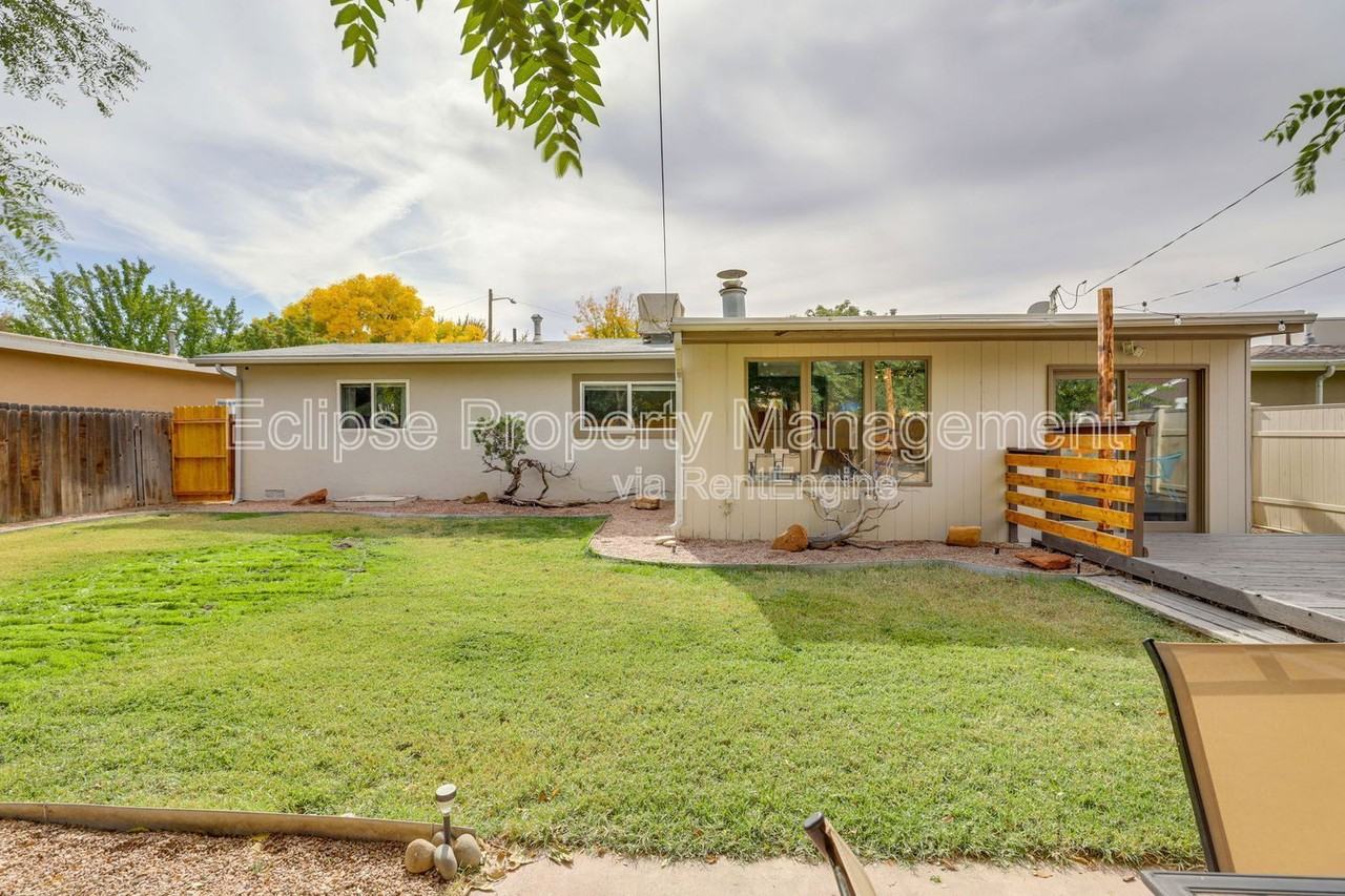 1228 Bonito Ave - Photo 2 of 39