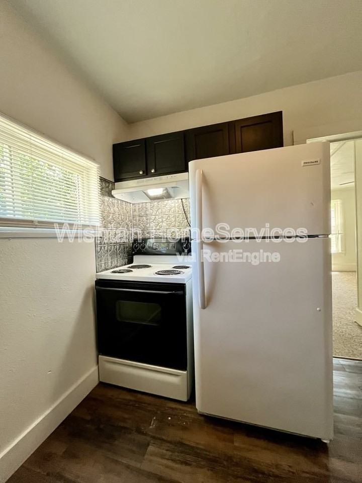 322 S Madison St #2 - Photo 4 of 16