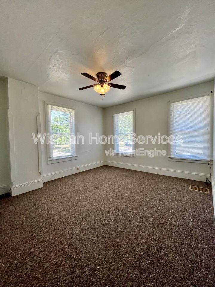 322 S Madison St #2 - Photo 5 of 16
