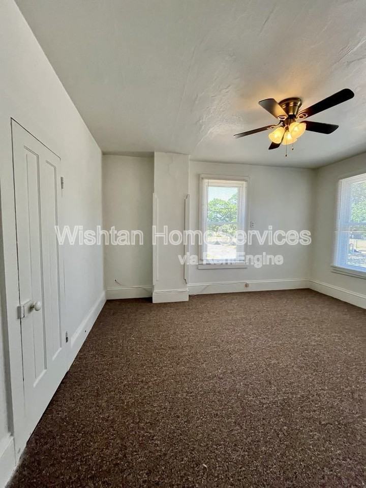 322 S Madison St #2 - Photo 6 of 16
