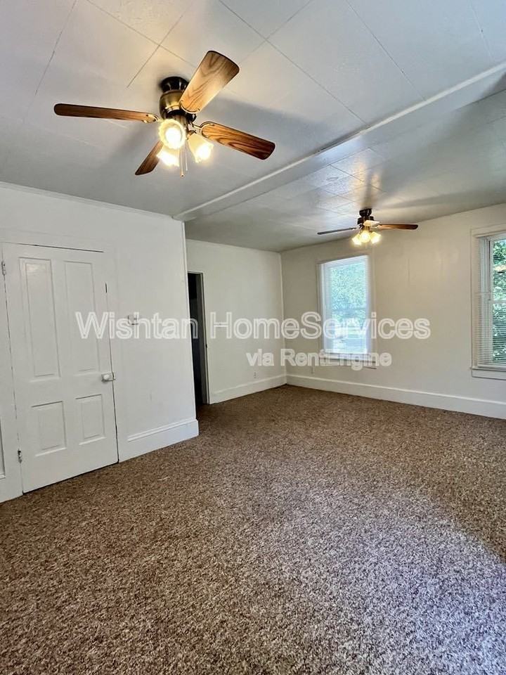 322 S Madison St #2 - Photo 7 of 16