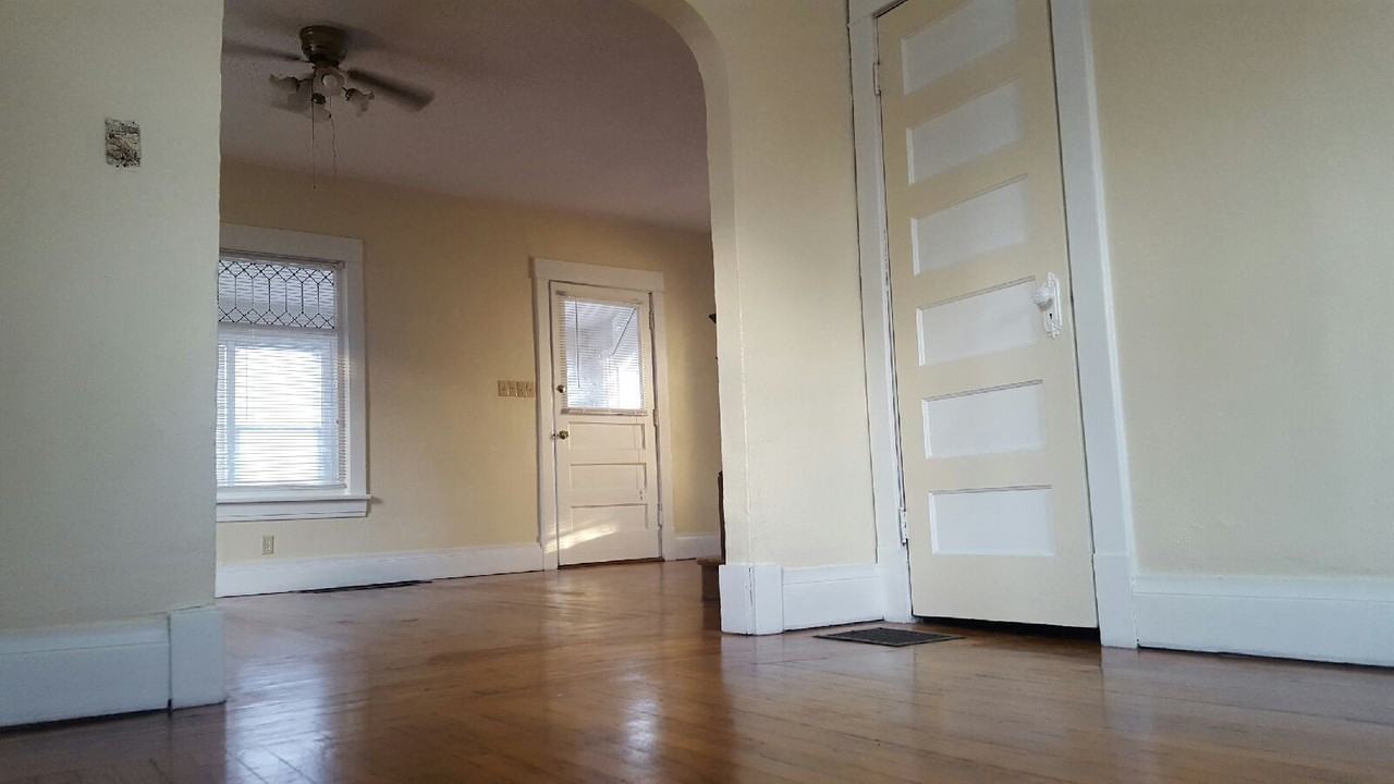 620 Allen St - Photo 4 of 11