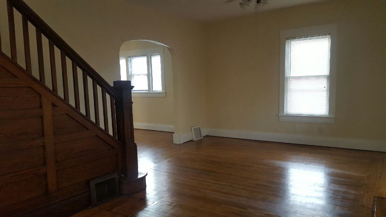 620 Allen St - Photo 2 of 11