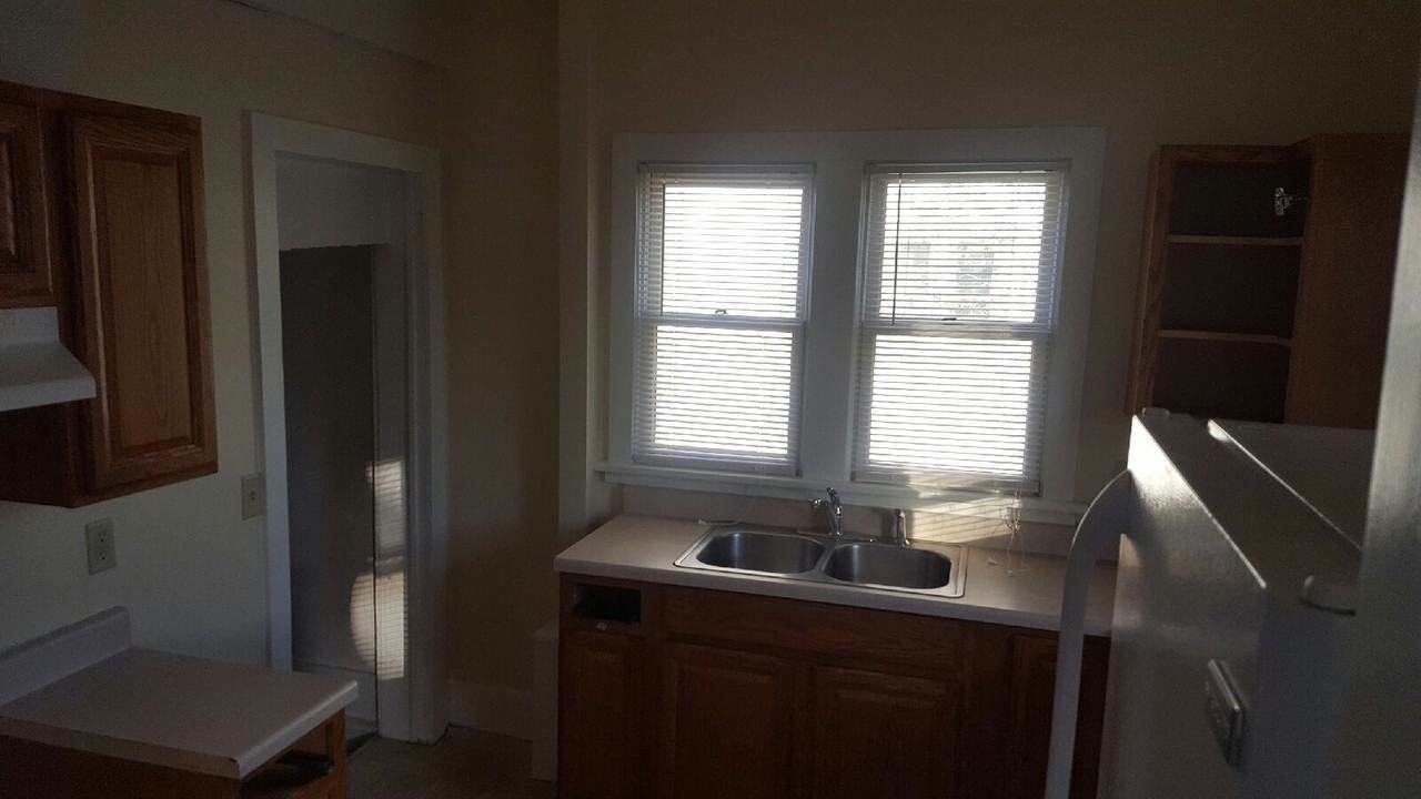 620 Allen St - Photo 7 of 11