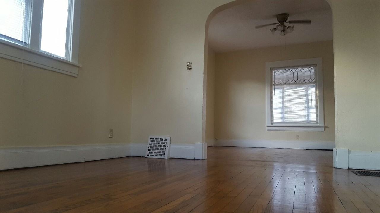 620 Allen St - Photo 3 of 11