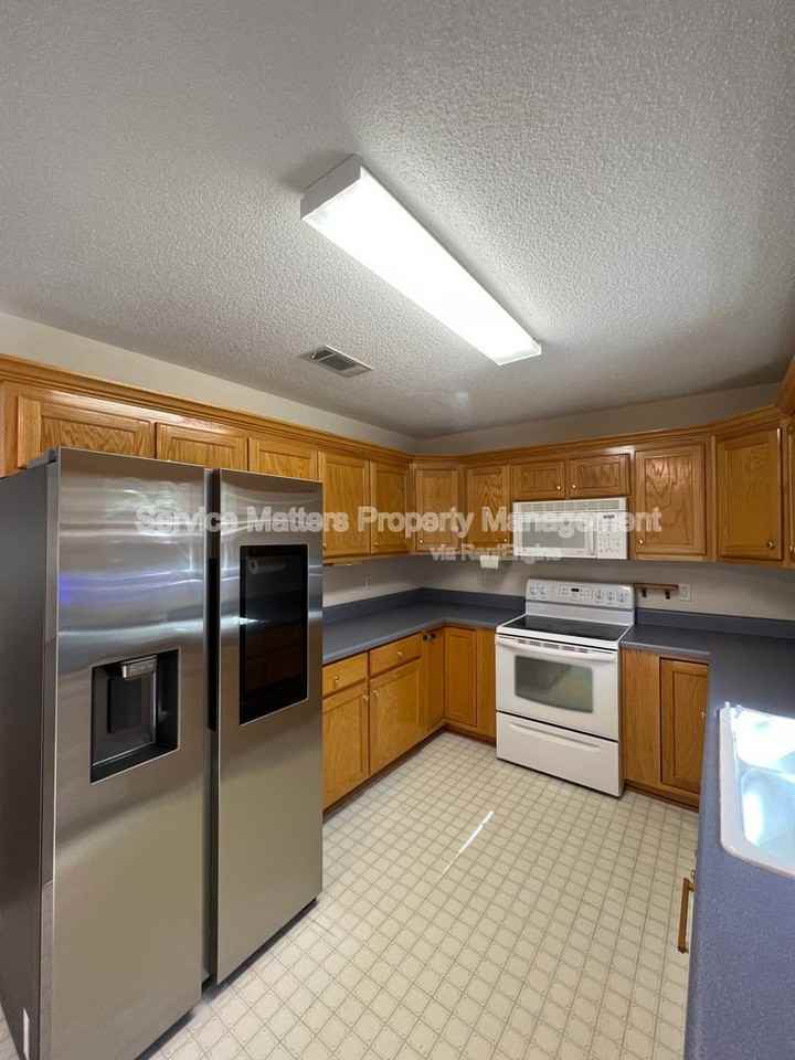 4925 Hyatt Ln - Photo 6 of 22