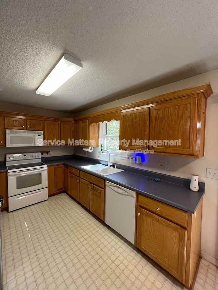4925 Hyatt Ln - Photo 7 of 22