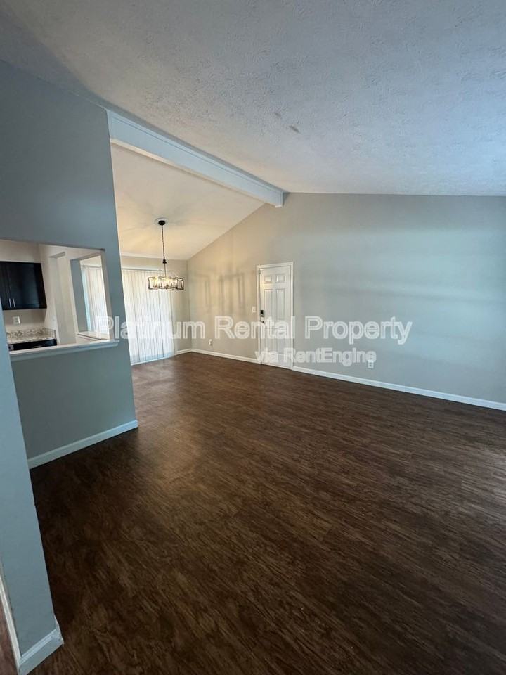 270 Splitwood Ln - Photo 4 of 25