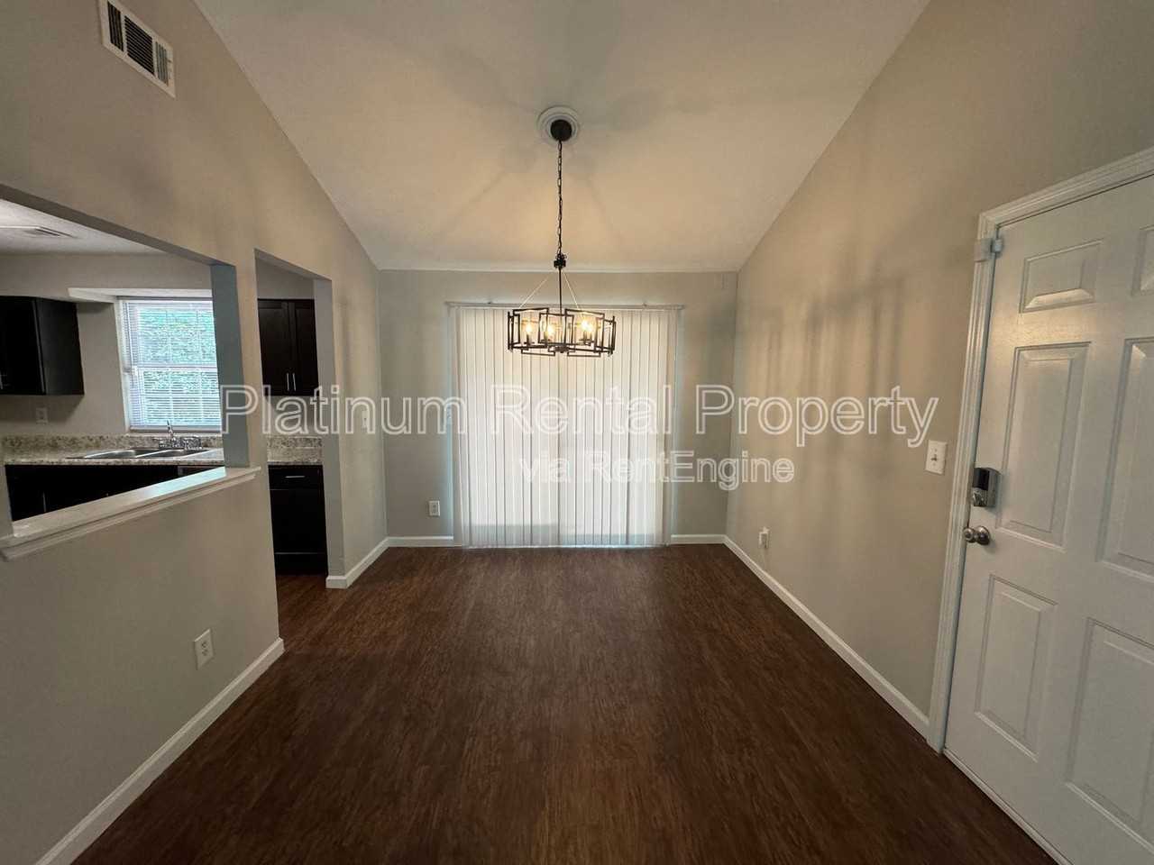 270 Splitwood Ln - Photo 6 of 25