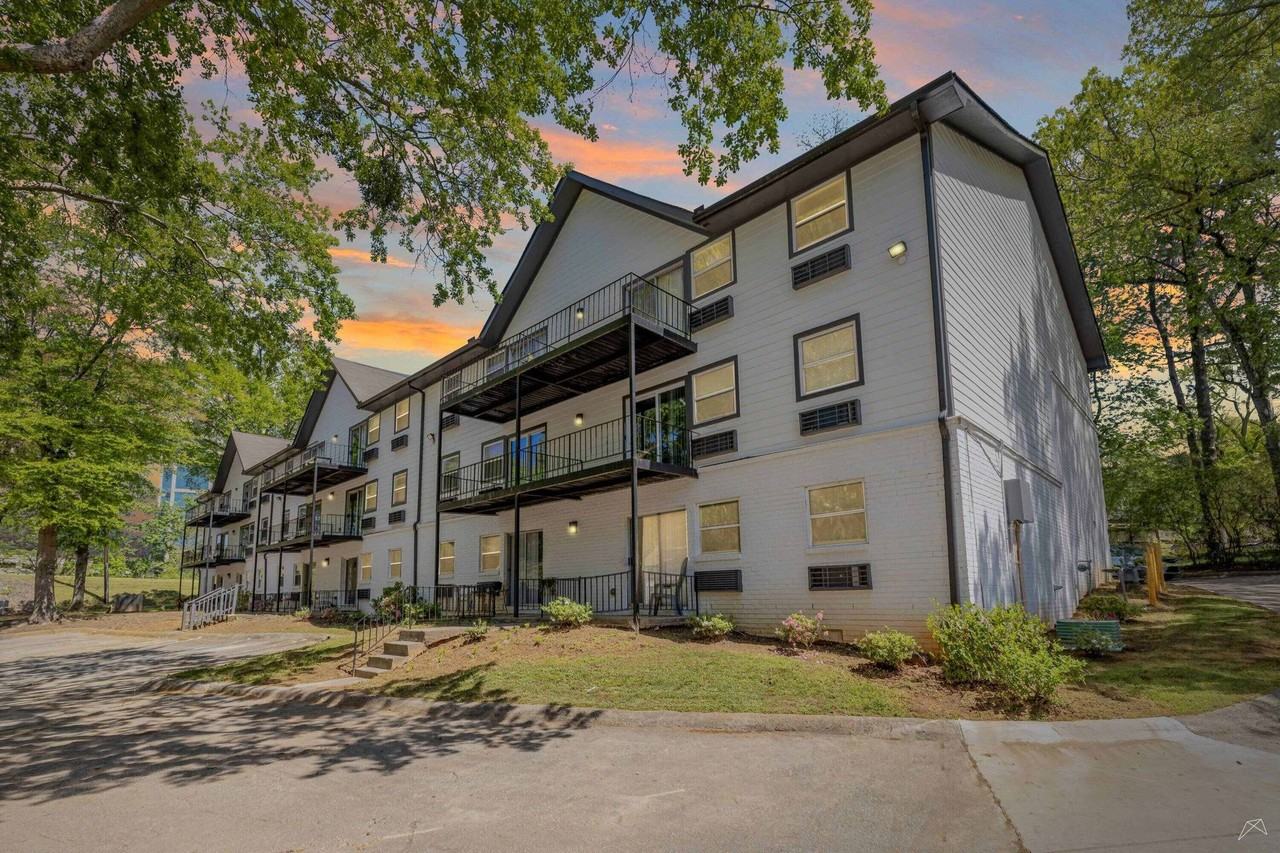 Modern Living in the Heart of Northlake - Photo 5 of 50