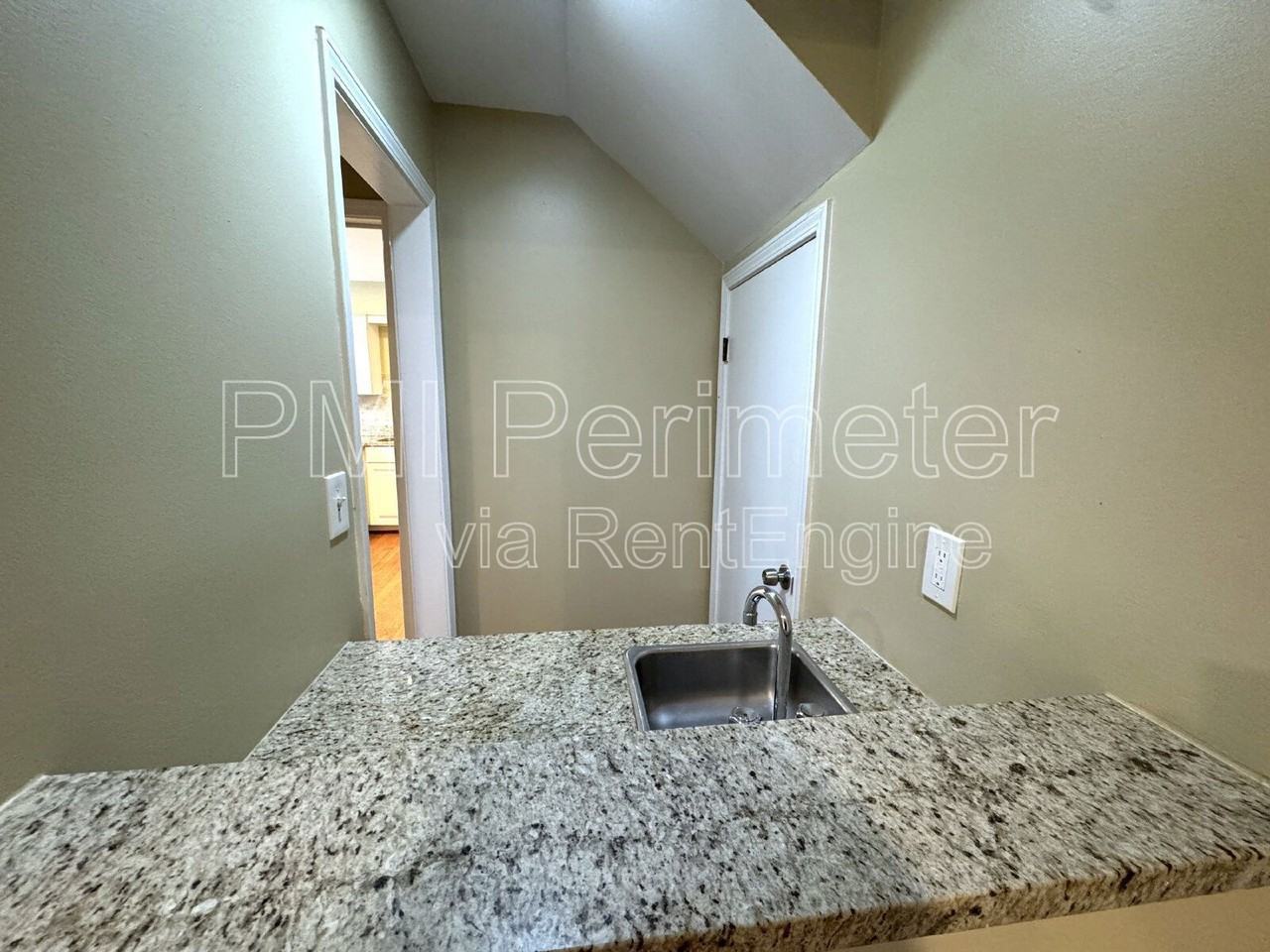 5338 Roberts Dr - Photo 5 of 34