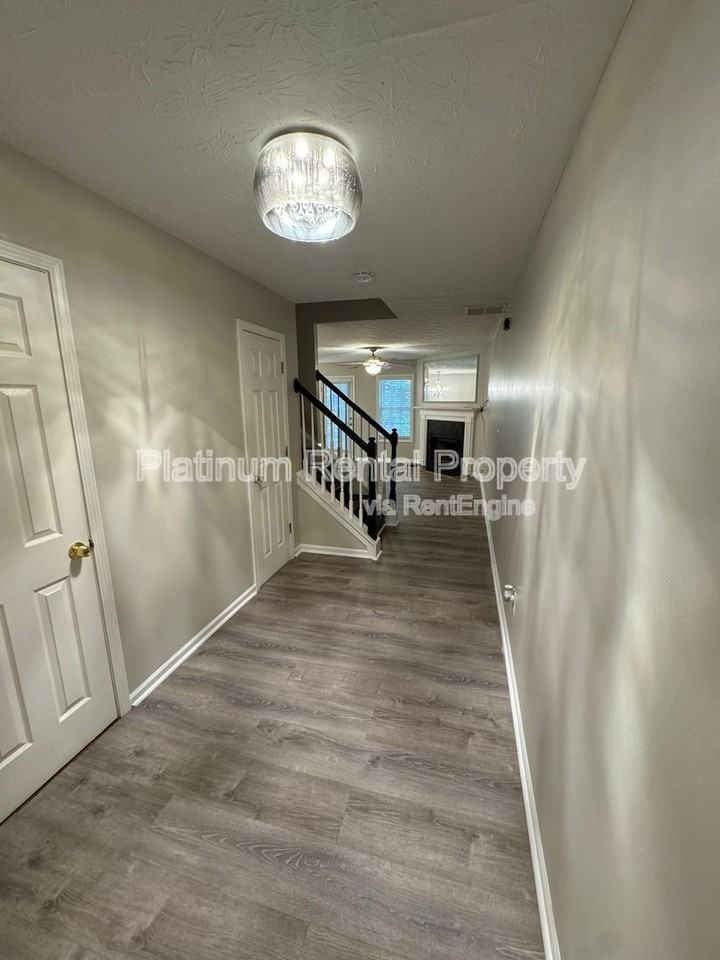 1823 Broadway St - Photo 3 of 34