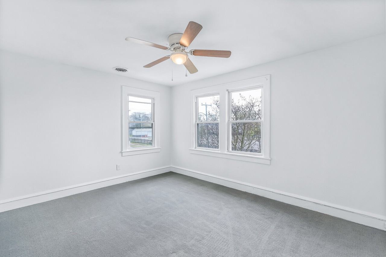 629 31st St - Photo 3 of 11