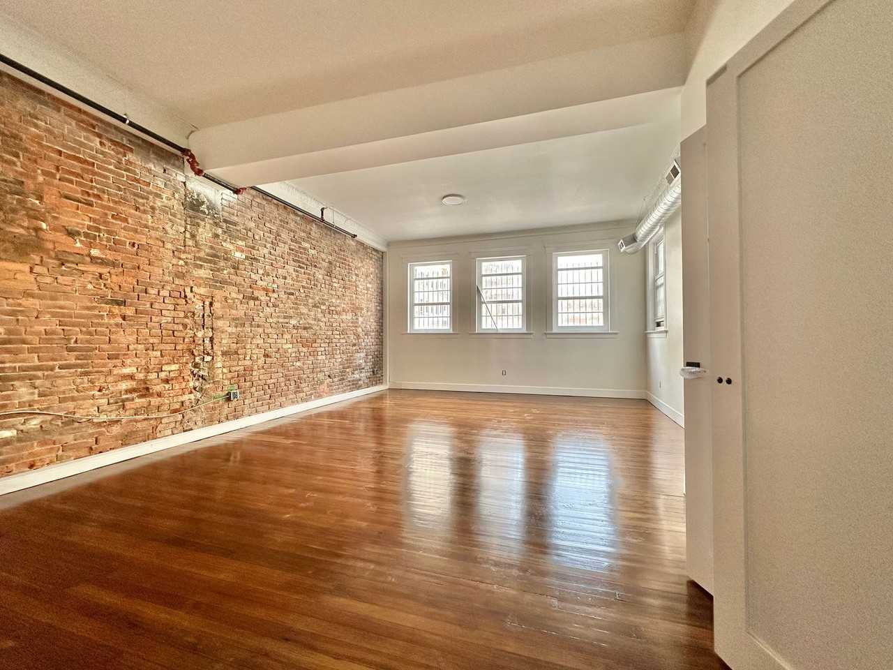 813-819 Chapel Street - Photo 5 of 10