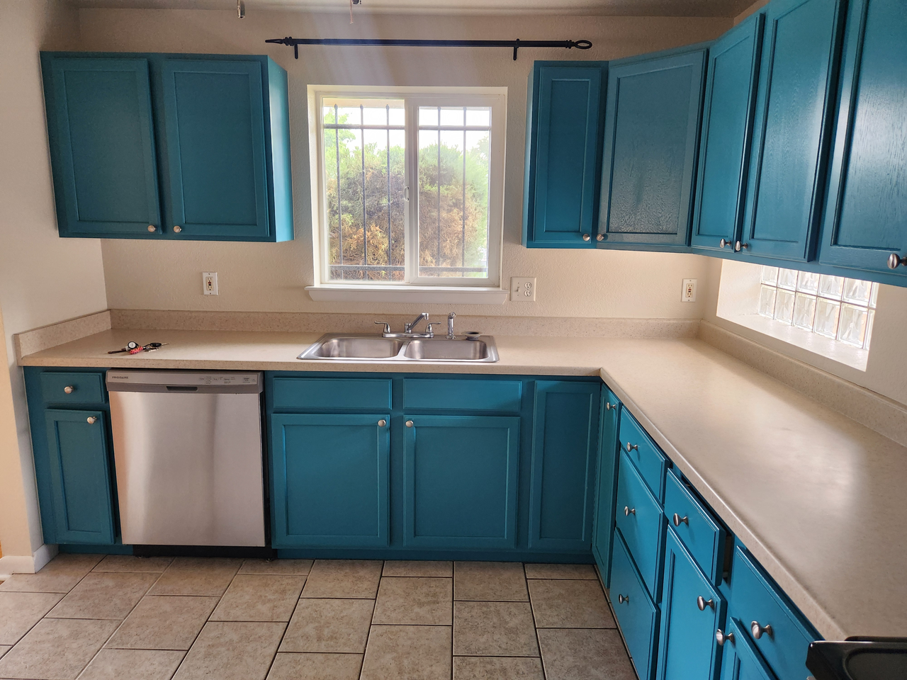 5457 E 36th Ave - Photo 4 of 12