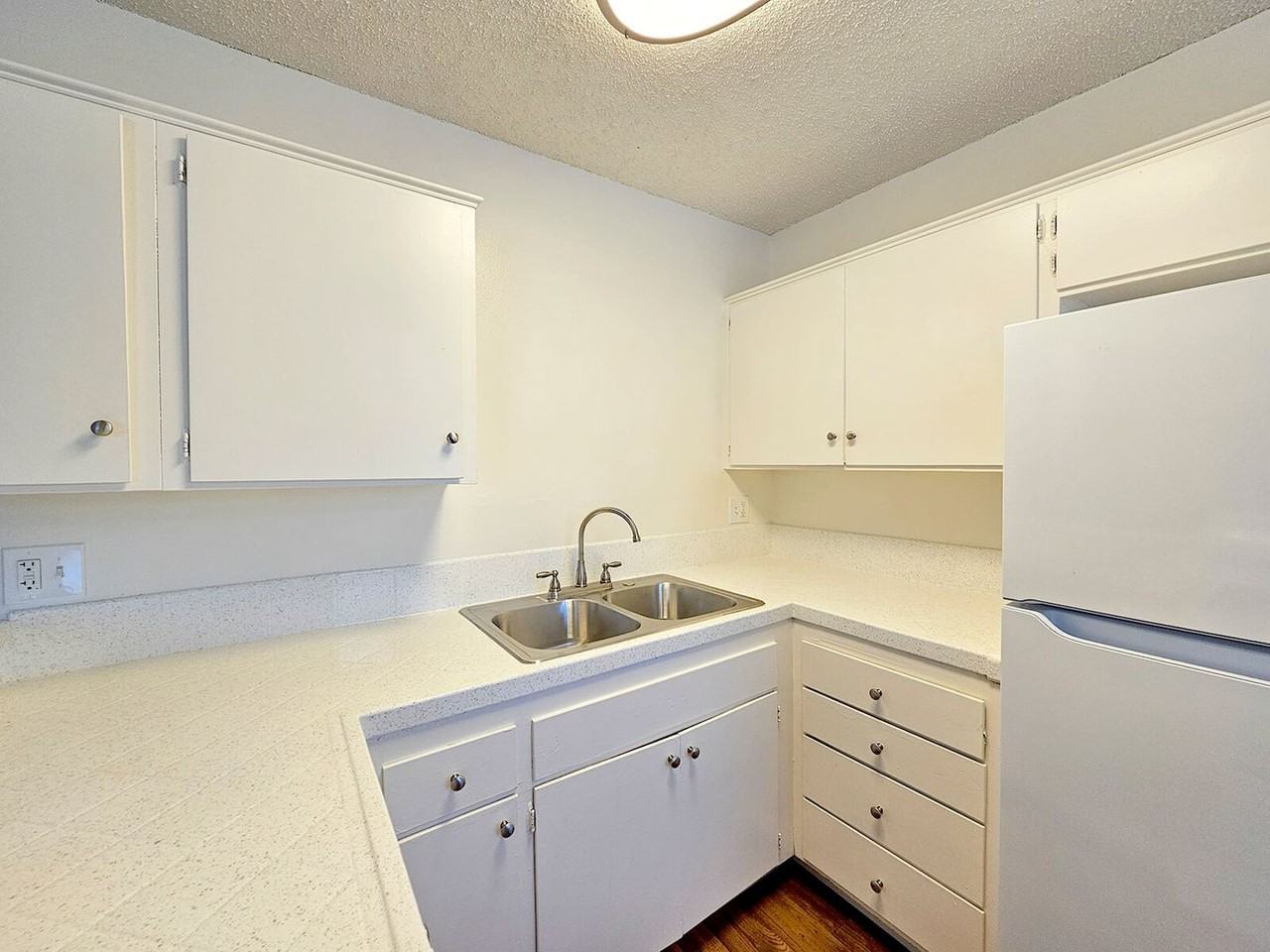 Parks Ave. Apartments - Photo 5 of 22