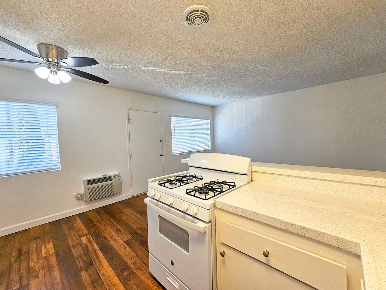 Parks Ave. Apartments - Photo 6 of 22