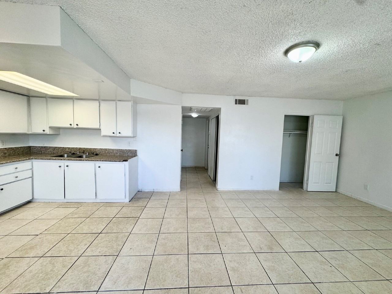 3427 E Cheyenne Ave #B - Photo 2 of 29