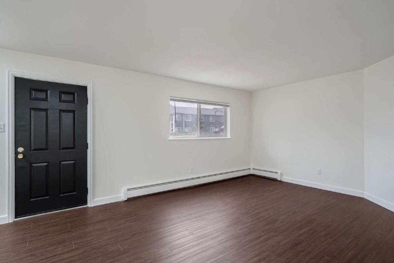 4930 King Arthur Way Apt C - Photo 4 of 16