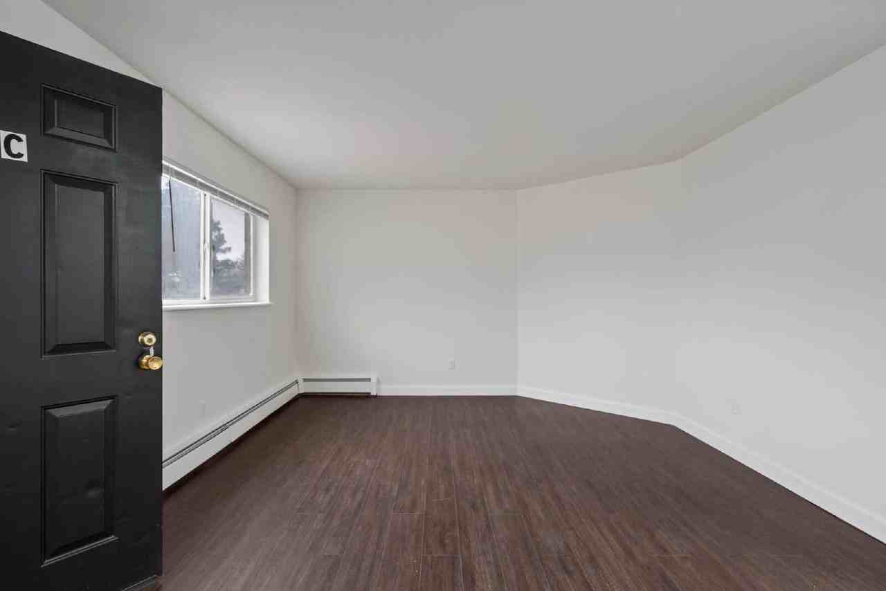 4930 King Arthur Way Apt C - Photo 5 of 16