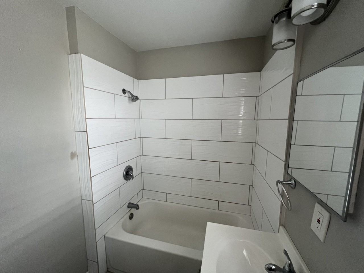 103 Thomas Jefferson Dr Apt 2 - Photo 2 of 22