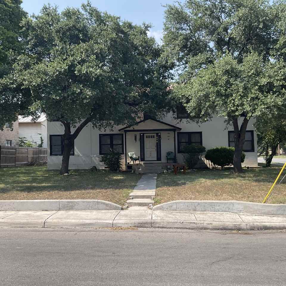 103 Thomas Jefferson Dr Apt 2 - Photo 3 of 22